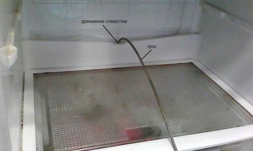 как чистить сливной шланг в холодильнике тросиком проволокой