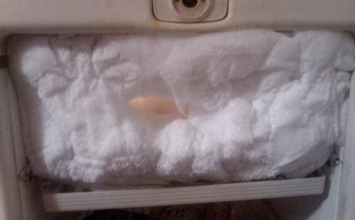 Как и чем отмыть холодильник от запаха после размораживания?
